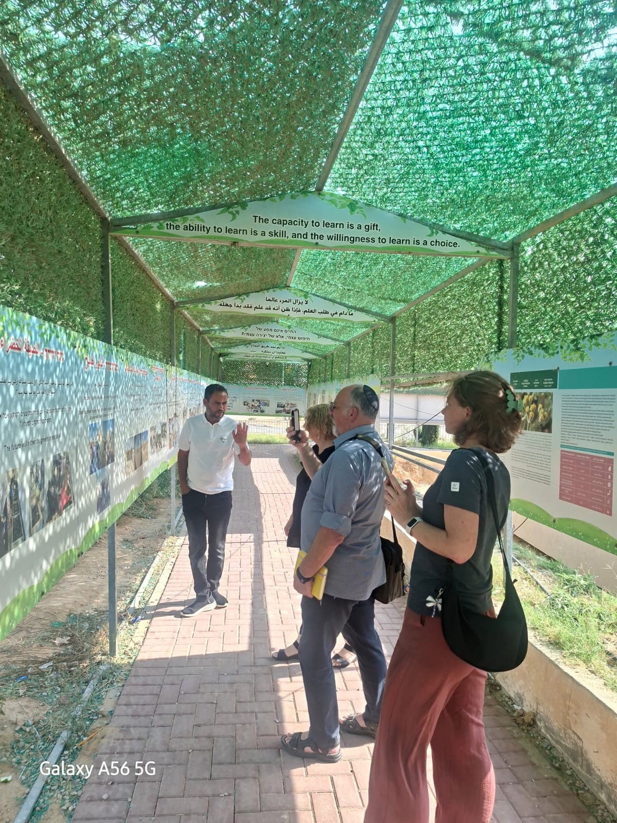 משתלמים בבית הספר ברחמה עם המנהל