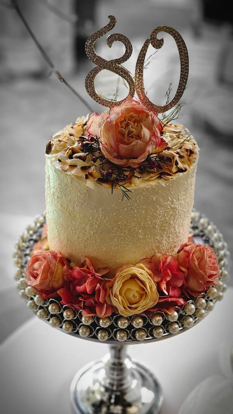 CAKES & CUPCAKES