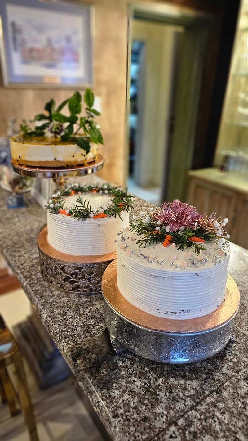 CAKES & CUPCAKES