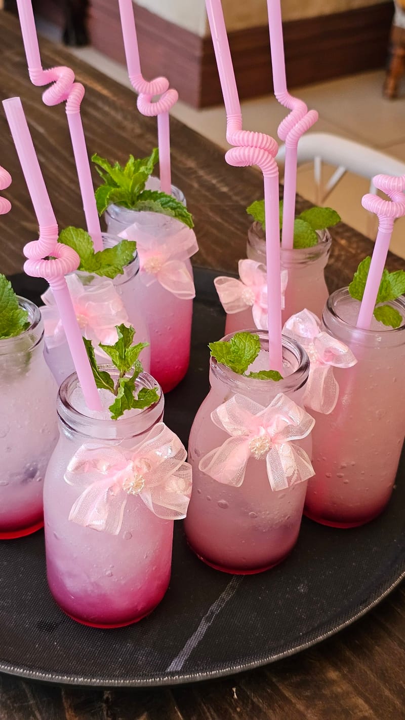 CAN BE ALCOHOLIC OR NON-ALCOHOLIC