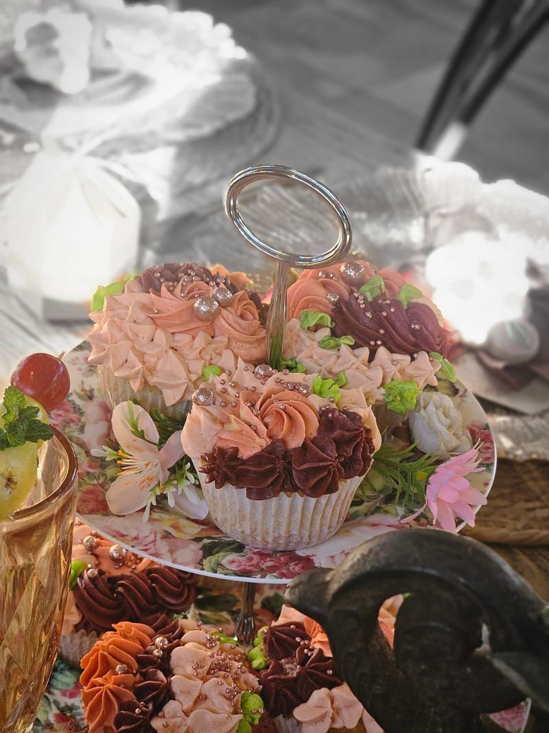CAKES & CUPCAKES