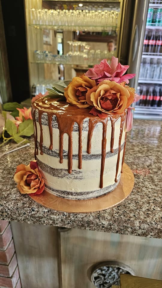 CAKES & CUPCAKES
