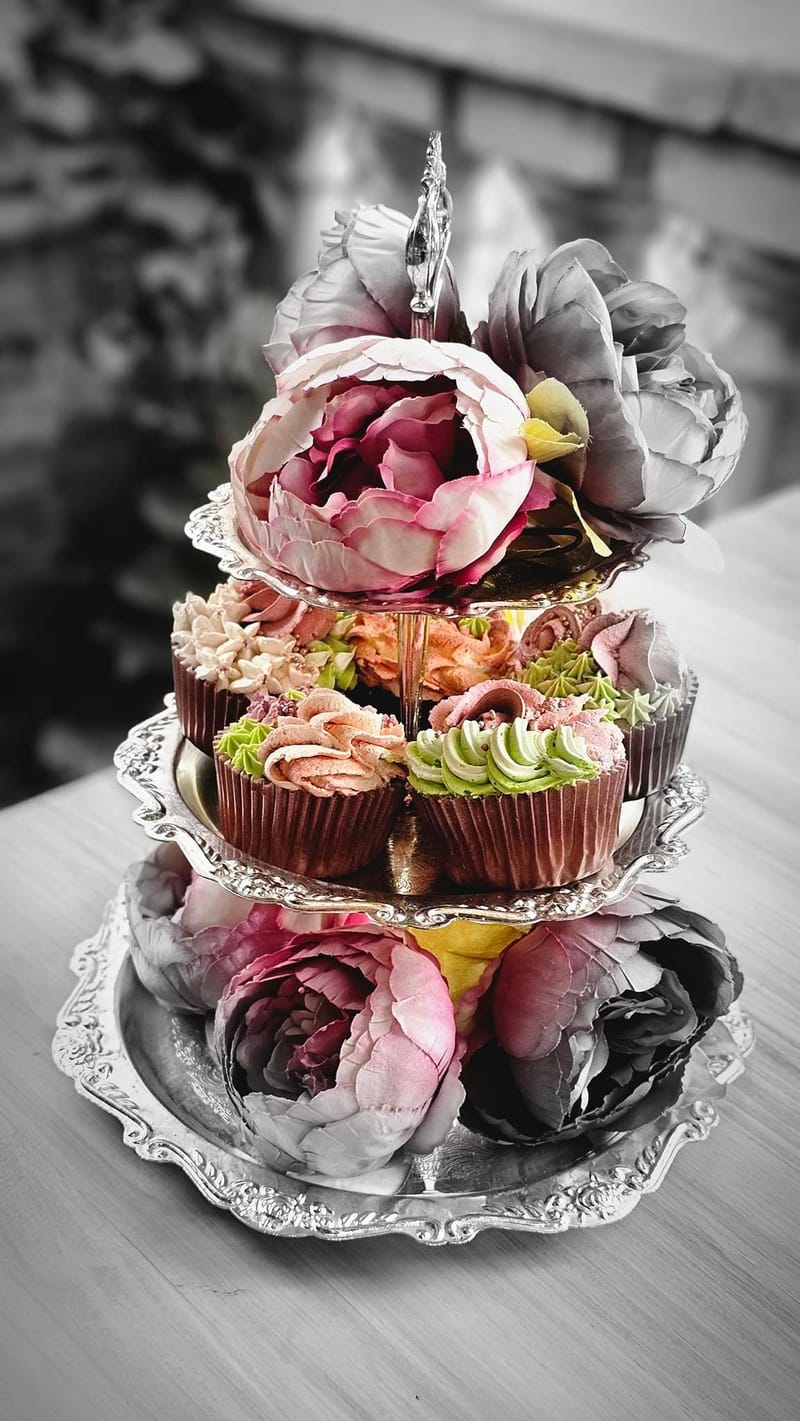 CAKES & CUPCAKES