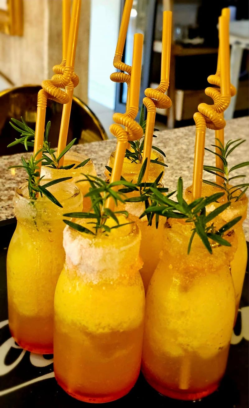CAN BE ALCOHOLIC OR NON-ALCOHOLIC