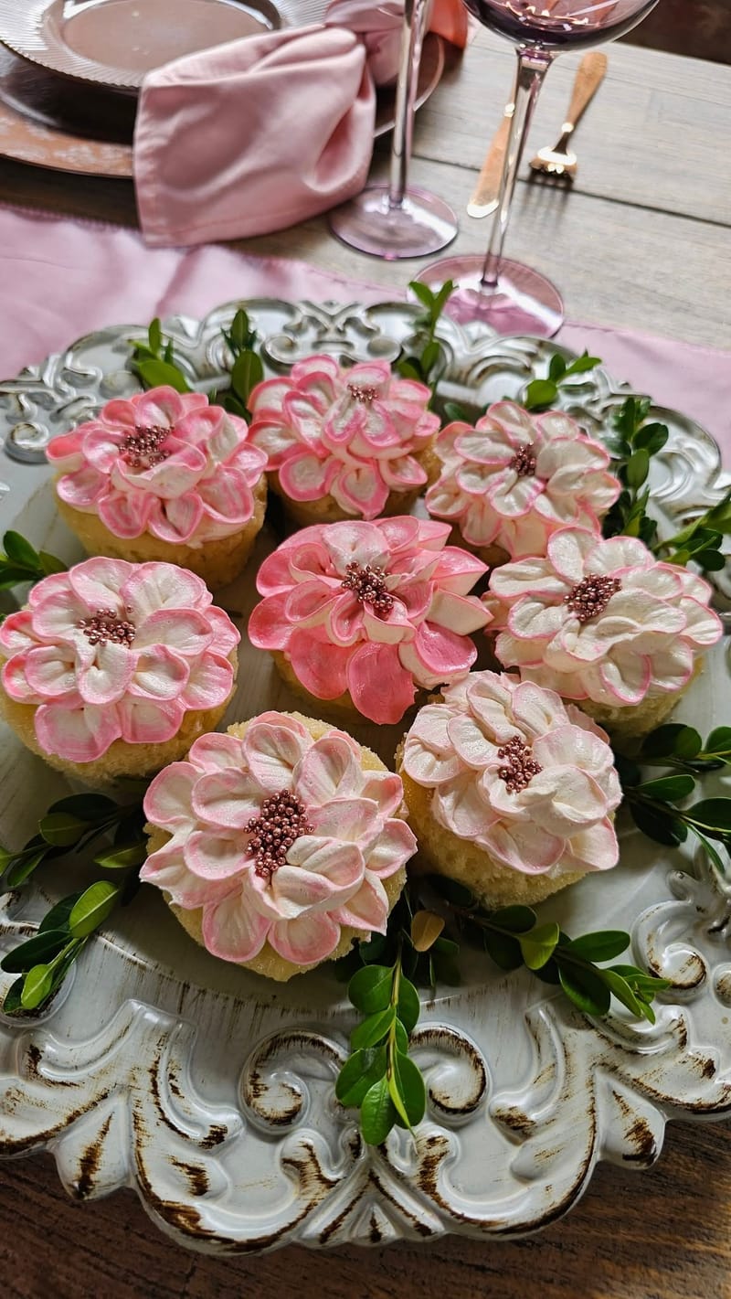 CAKES & CUPCAKES