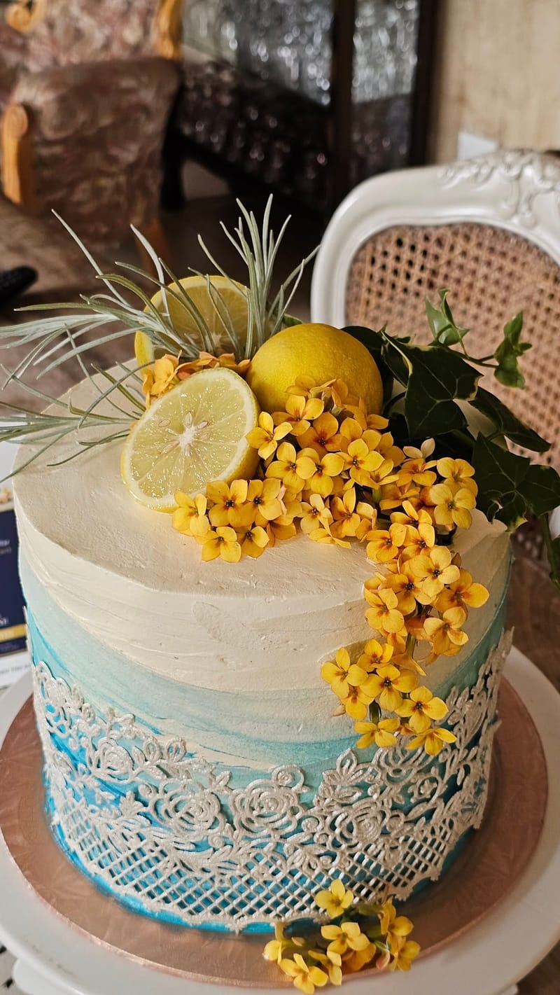 CAKES & CUPCAKES