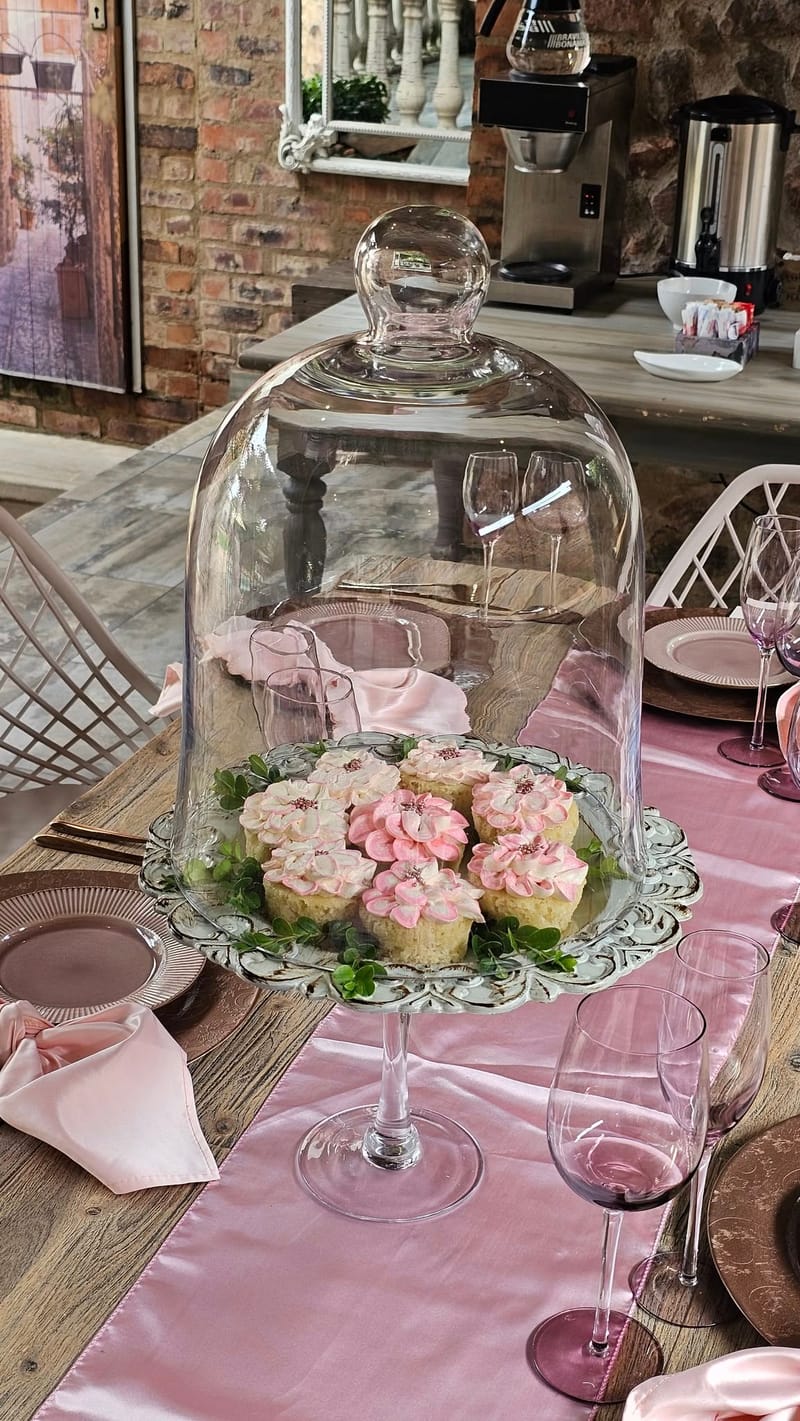 CAKES & CUPCAKES