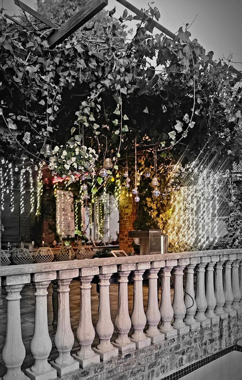 INTIMATE WEDDINGS