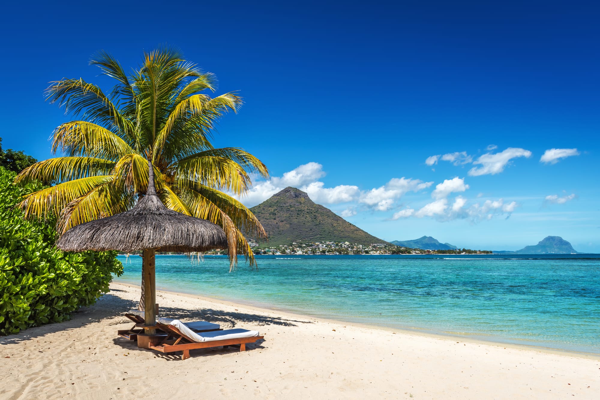 The Best Resorts in Mauritius for an Intimate Escape with an Escort