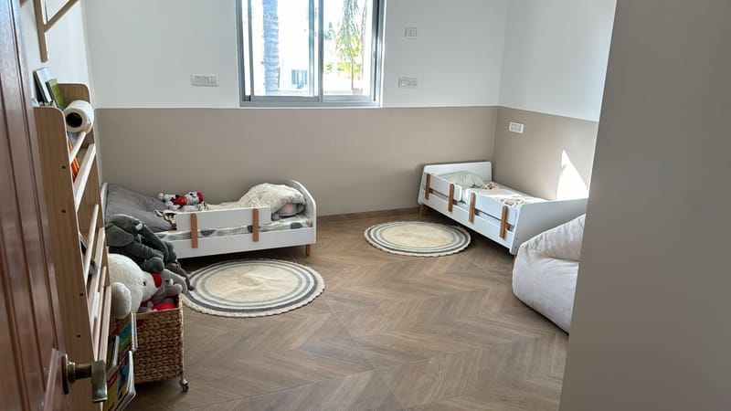 יציאת אירופה חדרה