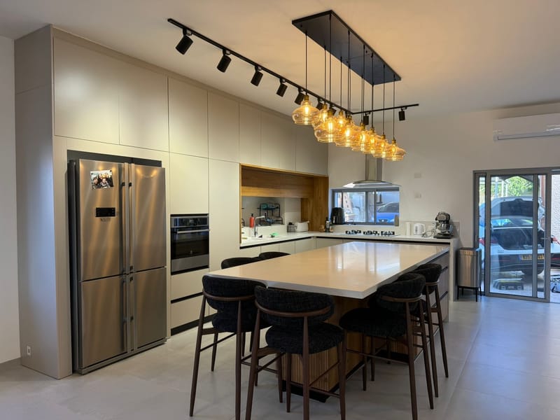 יציאת אירופה חדרה