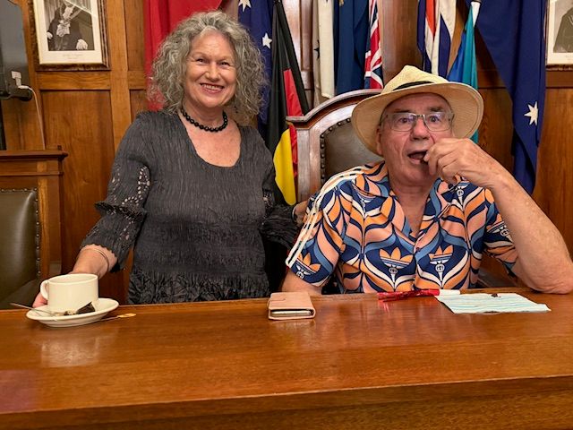 the mayoral bench...