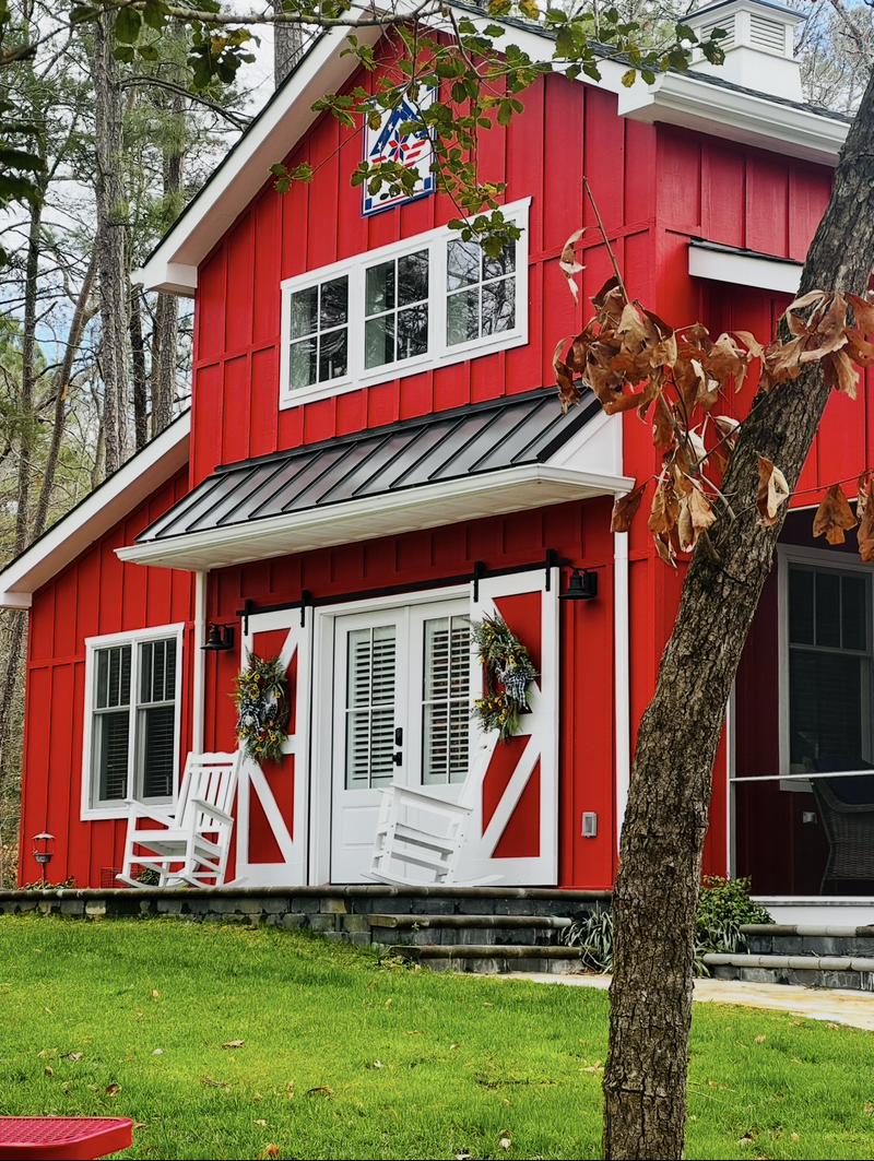 A Small-Footprint Retreat, Thoughtfully Crafted