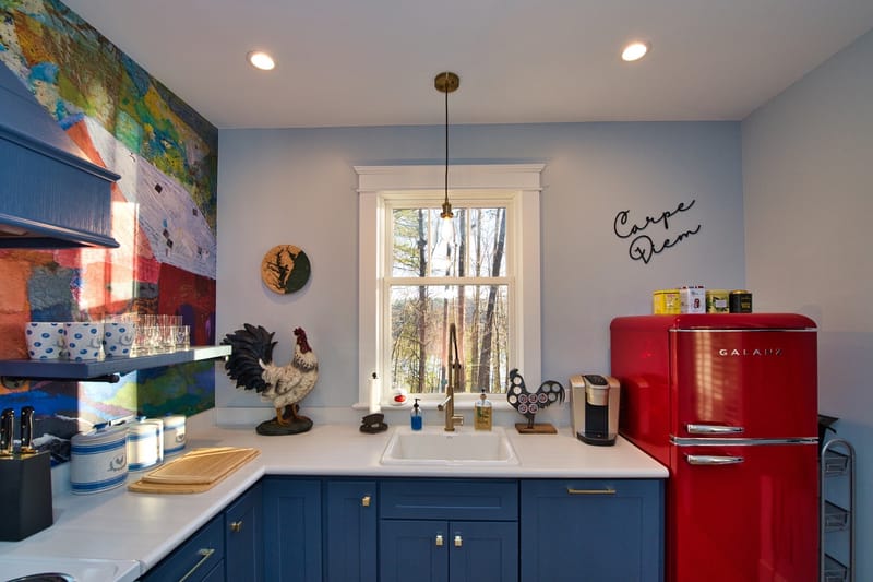 A Small-Footprint Retreat, Thoughtfully Crafted