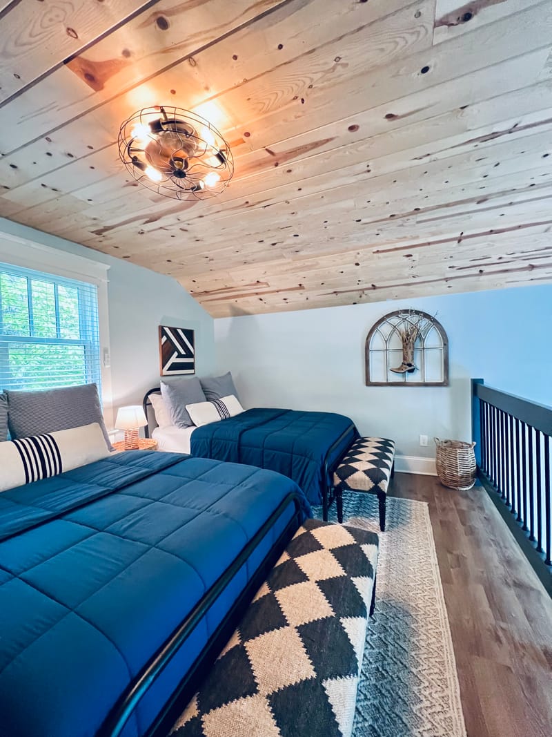 A Small-Footprint Retreat, Thoughtfully Crafted