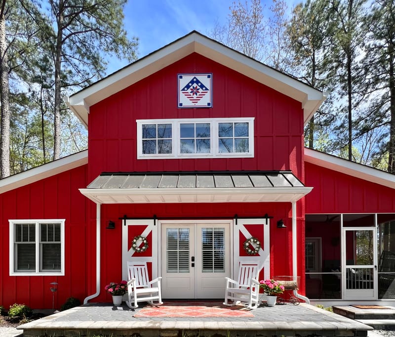A Small-Footprint Retreat, Thoughtfully Crafted