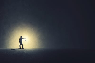 Luci e Ombre: La figura dell'Angelo e del Demone tra Teologia e Cultura