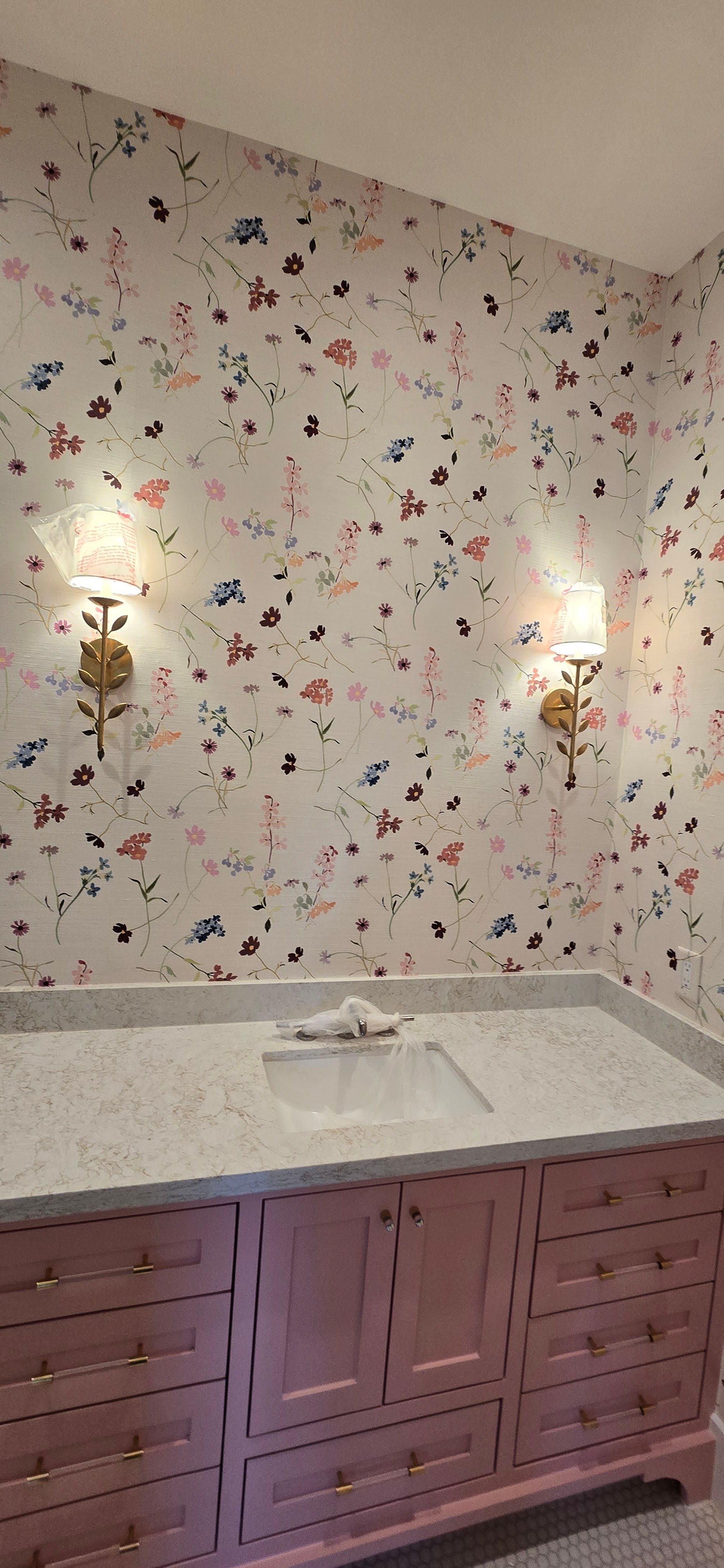 Floral Grasscloth in a Bathroom