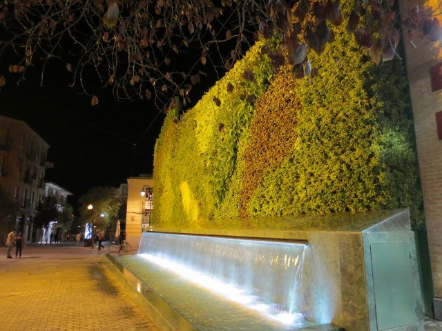 Jardín Vertical Getafe por la noche