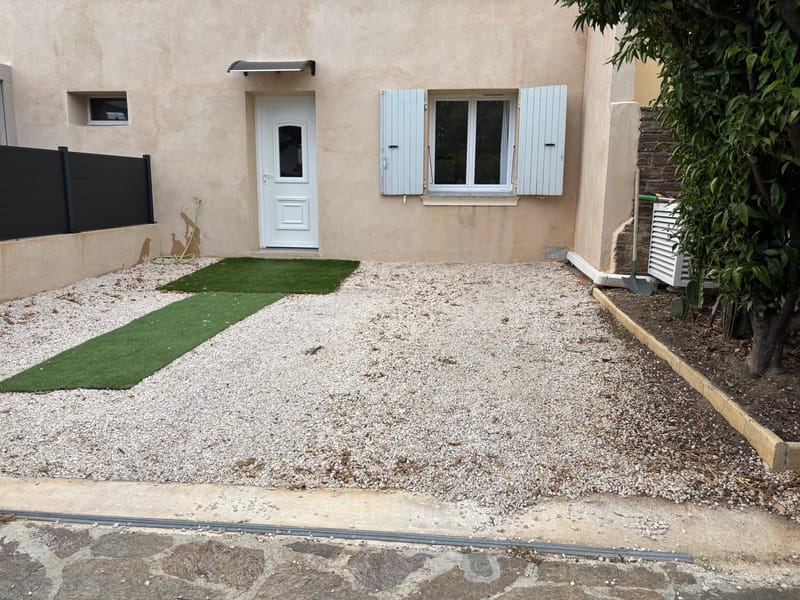 Balcony and garden street view - South of France - Still in process