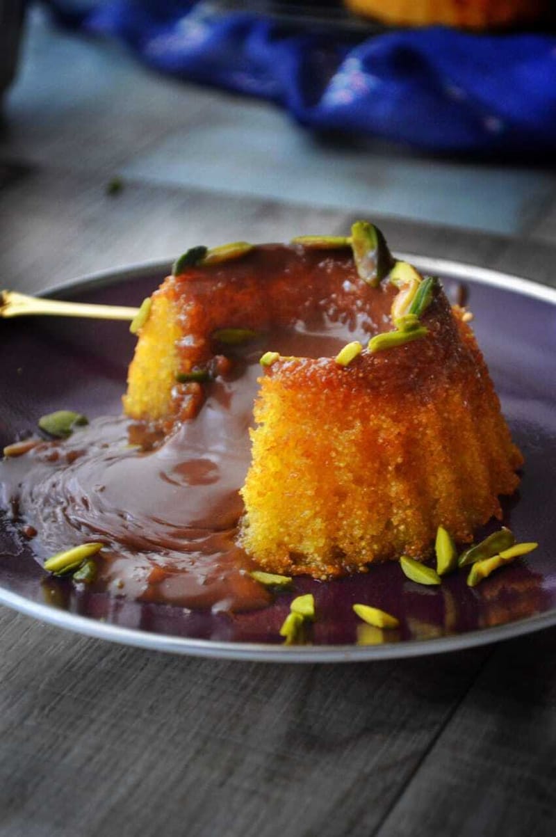 Molten lava basbousa