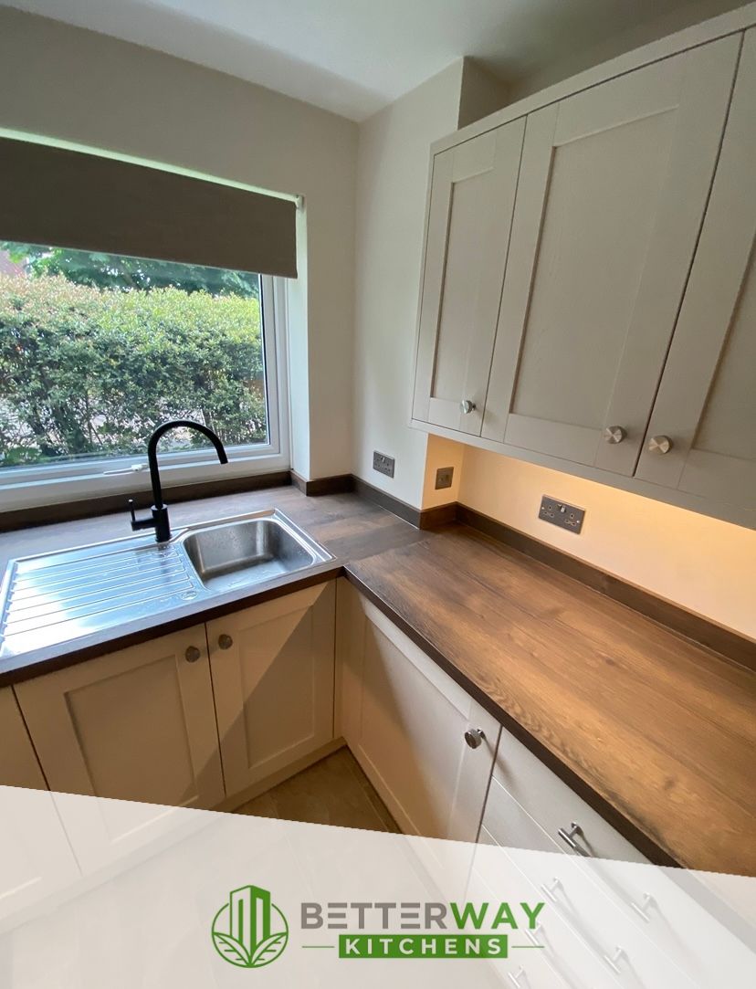 Howdens shaker kitchen with laminate worktop