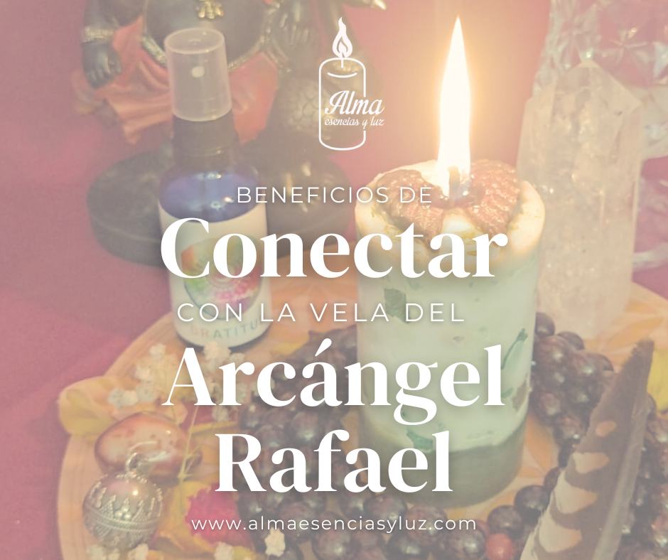 ritual con una vela del arcángel rafael, donde se ven varios elementos decorativos como un cuarzo, un collar, una pluma