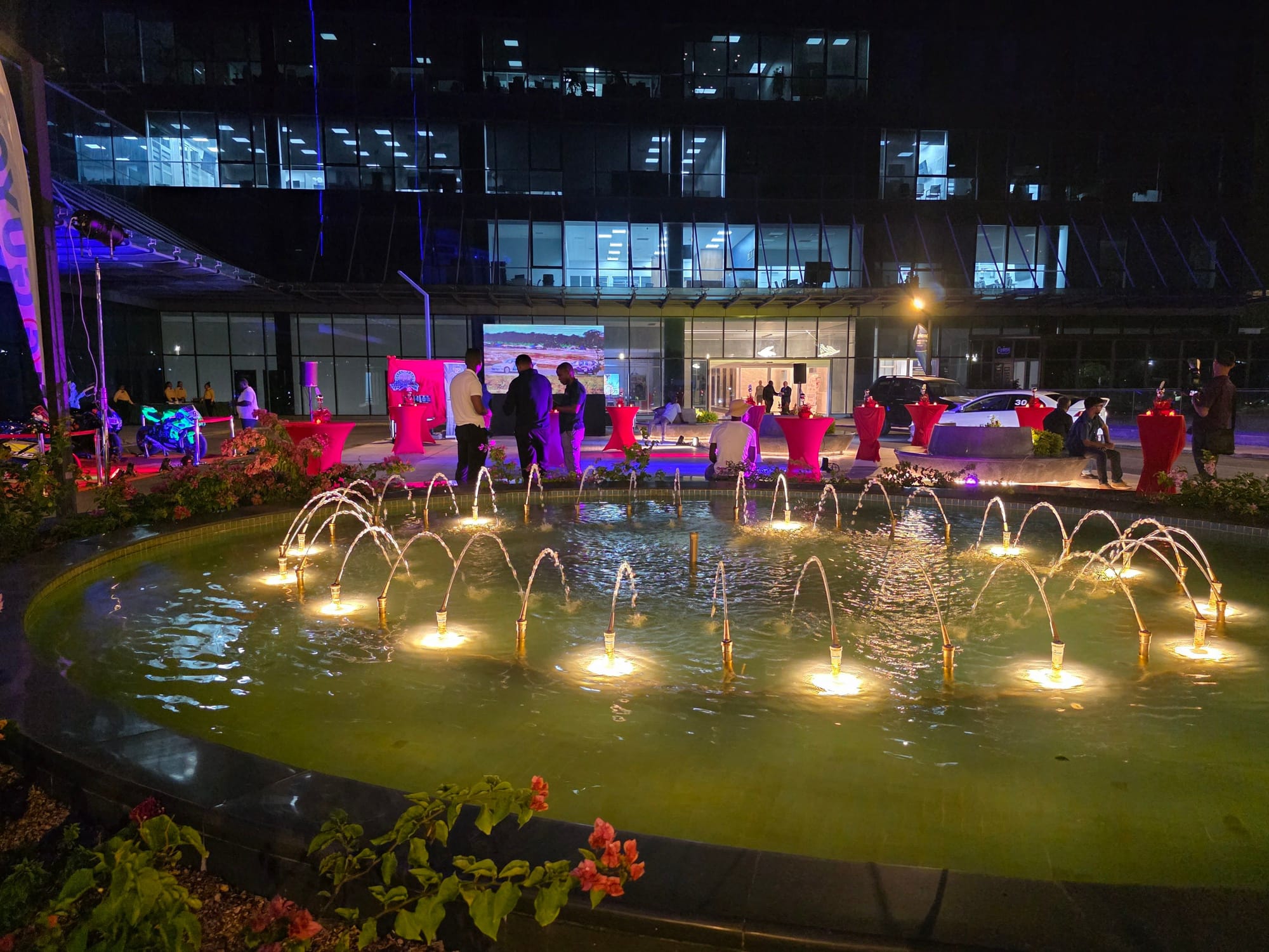 LED Screen and uplighting