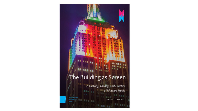 The Building as Screen: A History, Theory and Practice of Massive Media / Dave Colangelo.  Imagem via Amazon