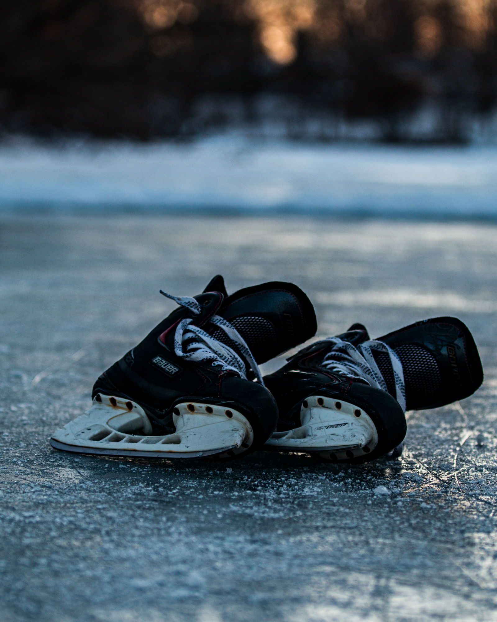 Le hockey au coucher de soleil par Loïc Godin
