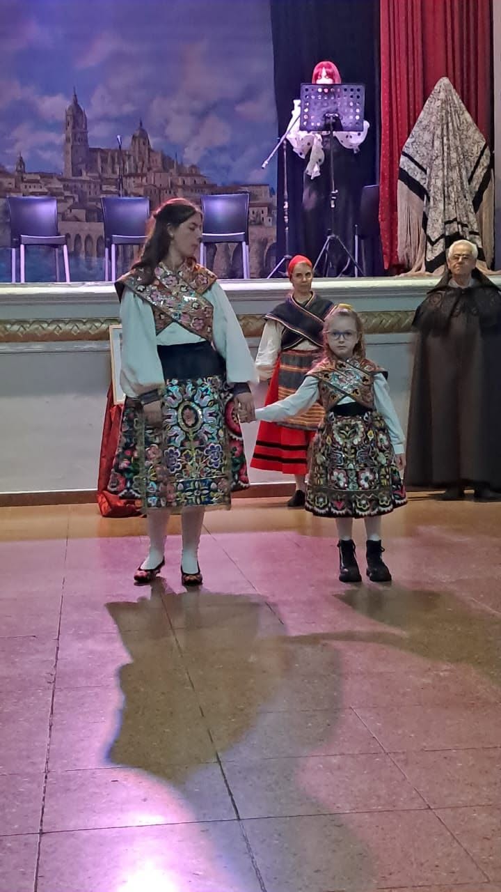 Primer esfile 2026 de trajes tradicionales españoles...
