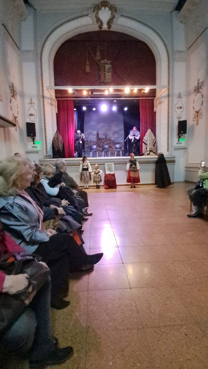 Primer esfile 2026 de trajes tradicionales españoles...