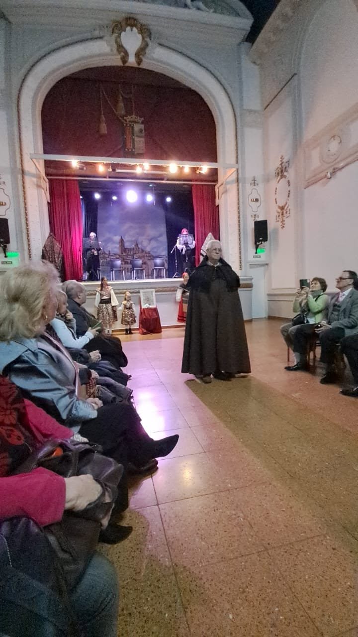 Primer esfile 2026 de trajes tradicionales españoles...