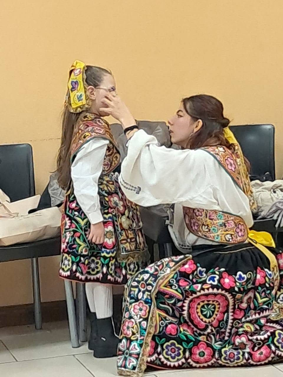 Primer esfile 2026 de trajes tradicionales españoles...