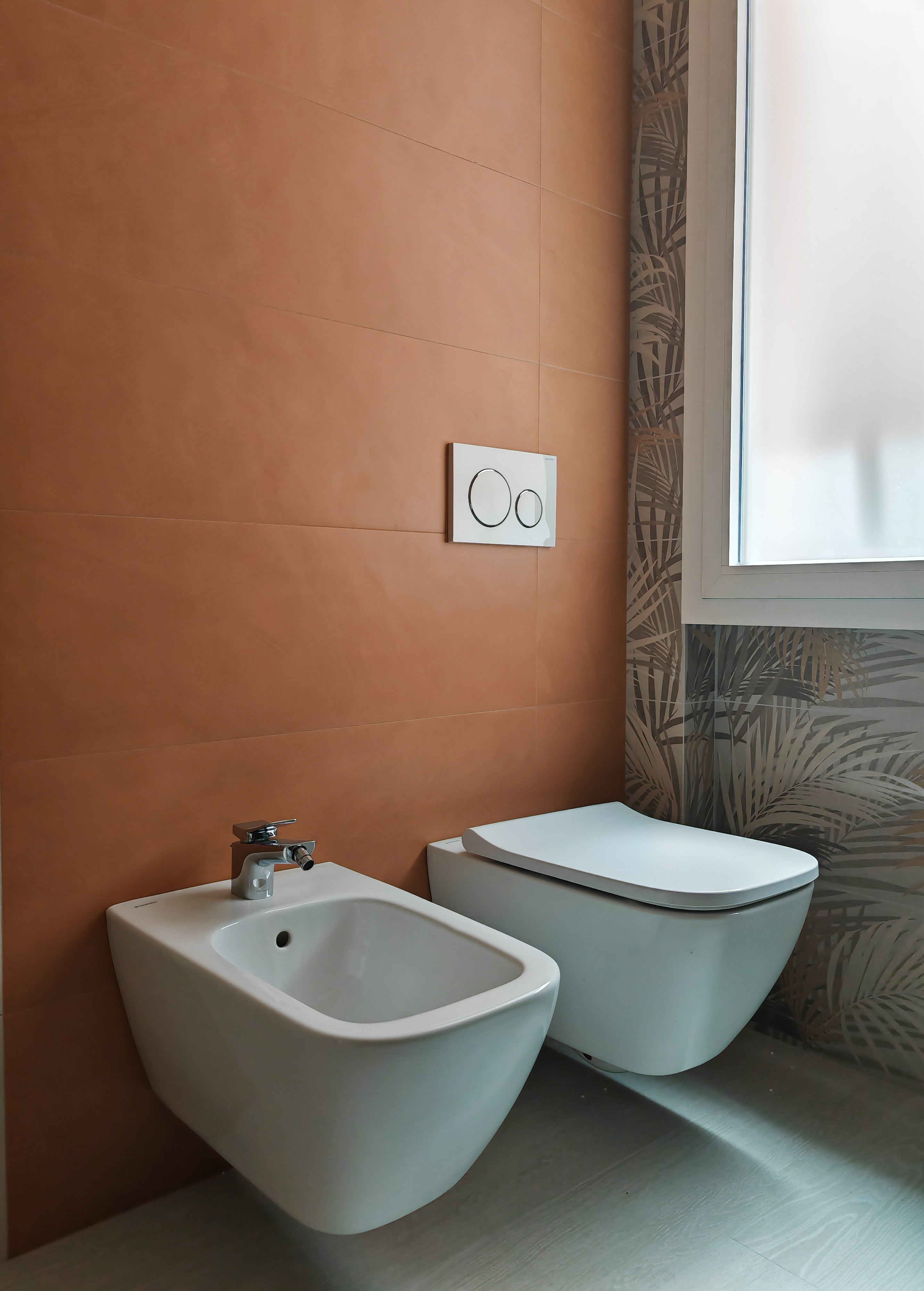 BATHROOM FURNITURE - COVERINGS -