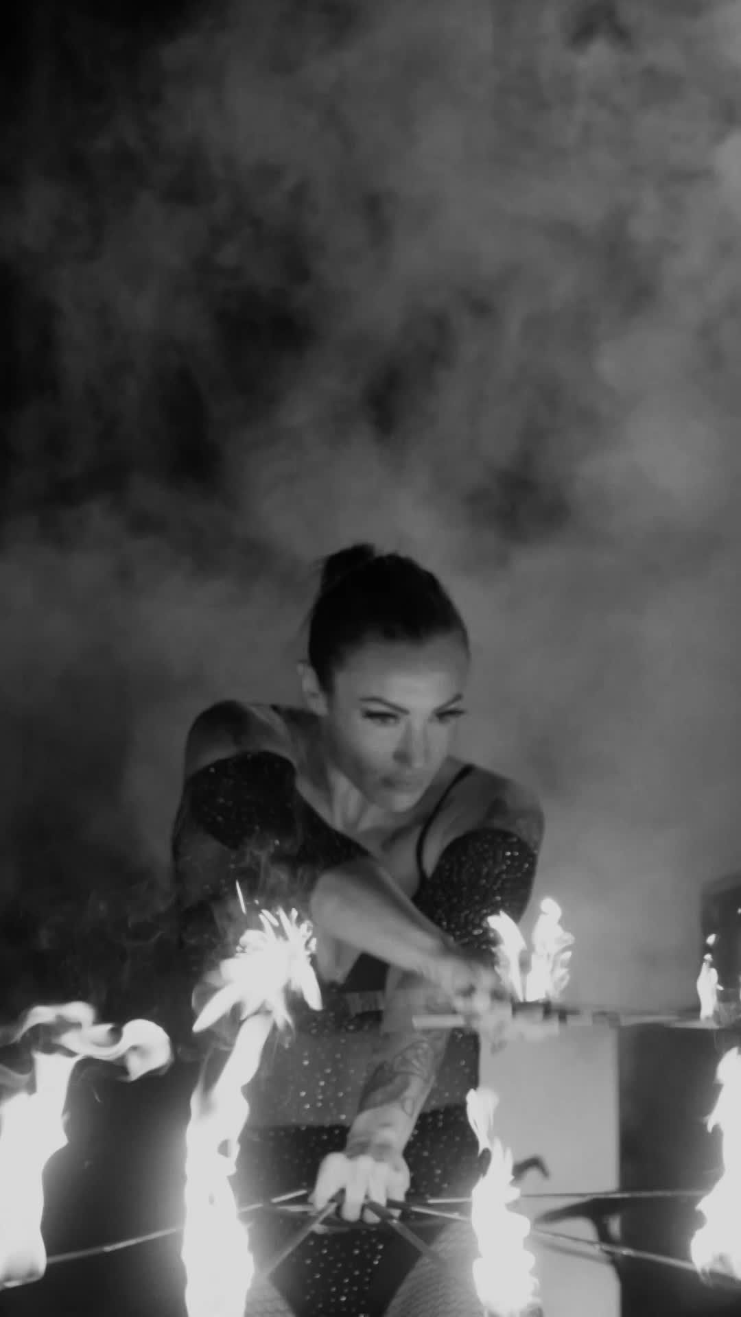 Professionnelle des Arts du Feu et des Échasses  thumbnail