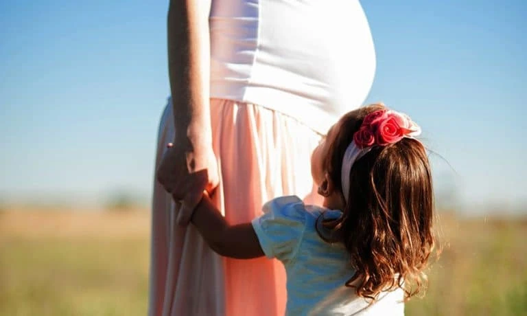 LA MATERNITA' SPETTA A CHI HA CONTRATTO A TEMPO DETERMINATO?