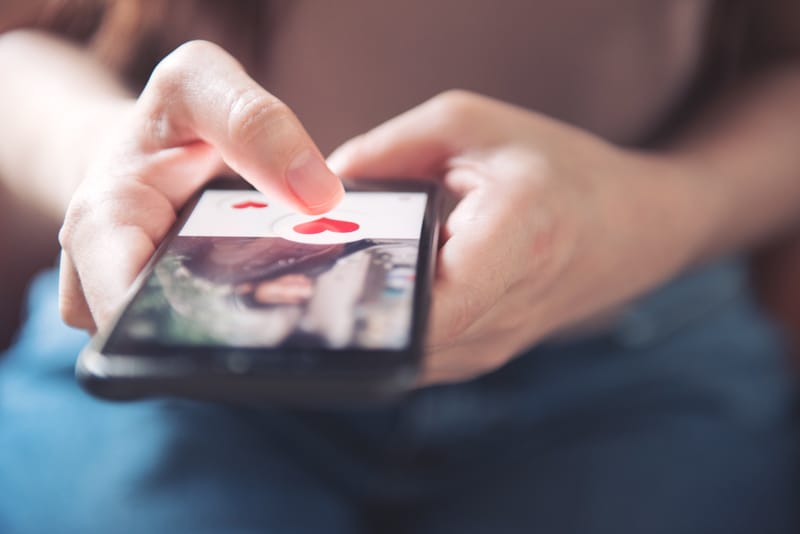 App con abbonamenti su Google Play o App Store: serve subito la Partita IVA?