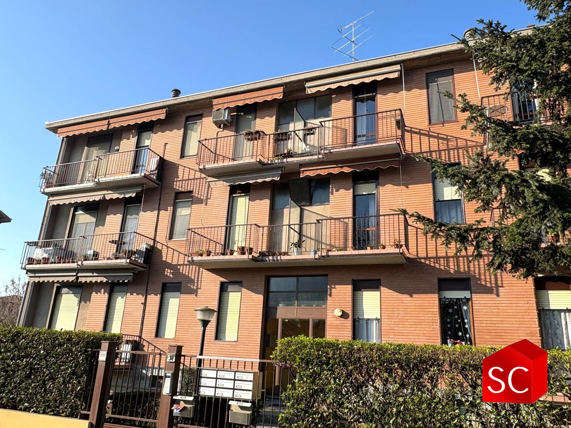 TRILOCALE CON 2 BOX LIBERO SUBITO € 85.000