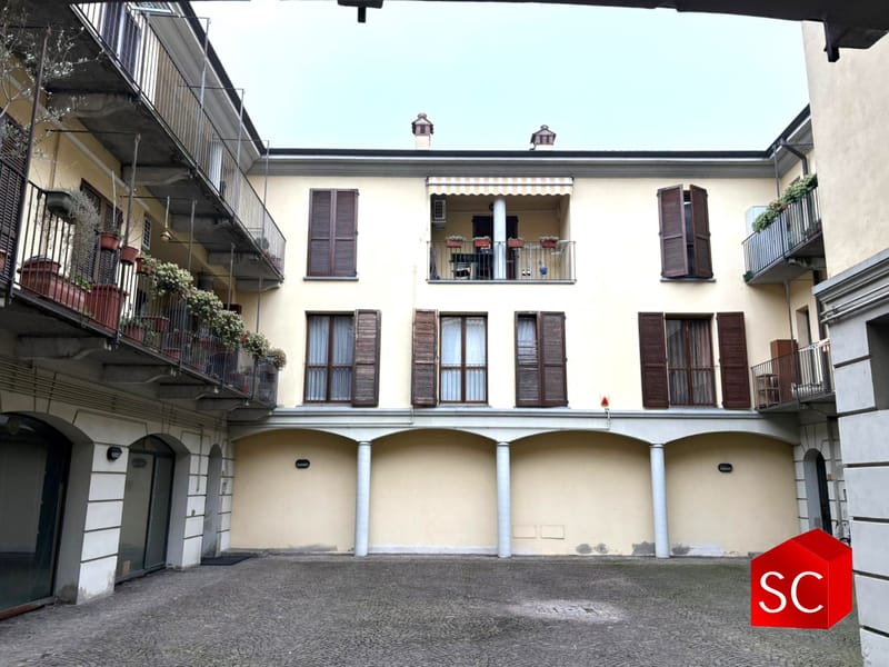 VIGEVANO, AMPIO BILOCALE ALL'ULTIMO PIANO CON BOX € 105.000