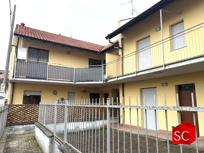 TRILOCALE CON CORTILE PRIVATO E BOX IN ESCLUSIVA € 110.000