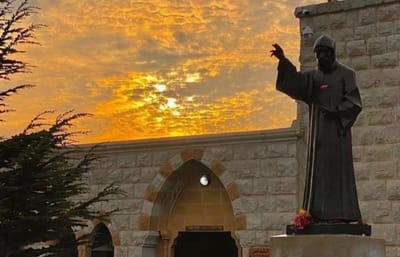 مار شربل : "بنتك بلبنان وجّعتلي قلبي من بكائها فعين الصبي ما بها شي لا تقلعوها" - - أعجوبة رائعة لمار شربل