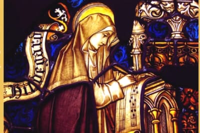 أُمّ، ملكة و قدّيسة