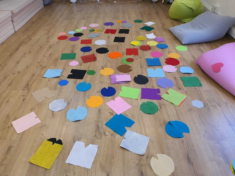 מאור מארח טקס זיכרון קונסטלטיבי בשבעה באוקטובר בהנחיית יעל עיני