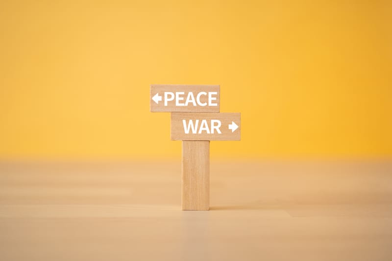 מלחמה זה תמיד רע? ושלום זה תמיד טוב? Live On Facebook | עודד שפר ודליה ארוסי