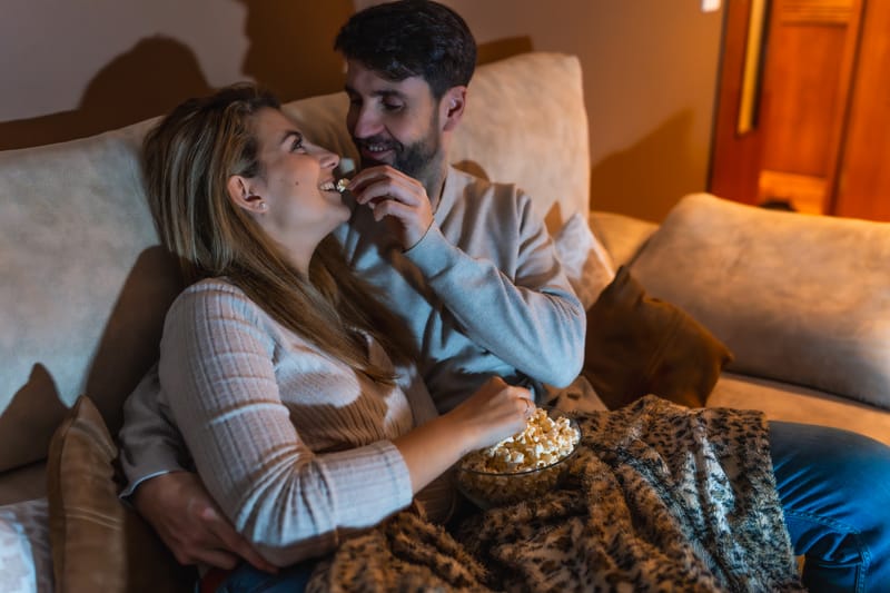 שלישי זוגי- מפגש 1- זוגיות בחופש הגדול | Live On Facebook | יעל ארצי עילם ודליה ארוסי