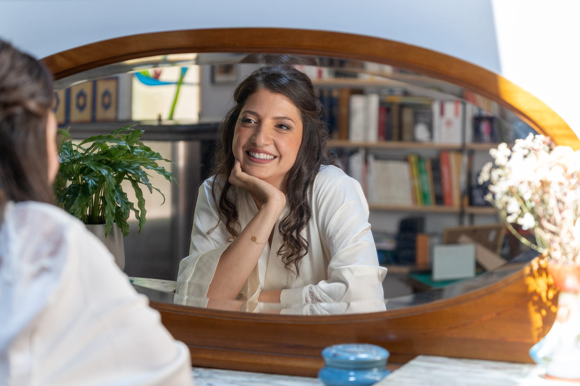 Maquillage mariée yeux marrons et cheveux bruns, tons naturels