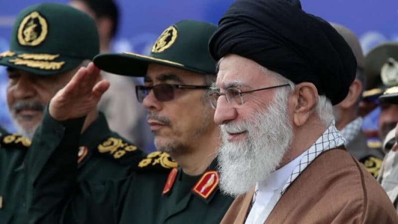 "إيران تطلع برا".. أول المطالب وكلها