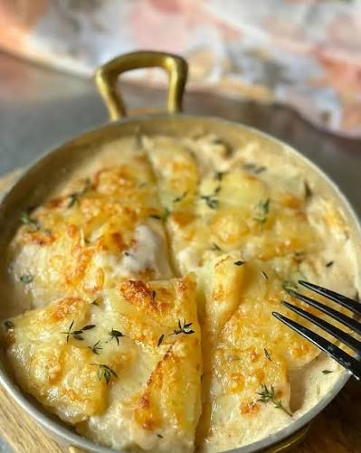 גְרַאטַן דוֹפִינוּאַז    GRATIN DAUPHINOIS