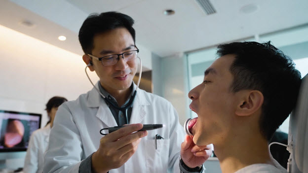 Managing Chronic Sore Throat with Specialist Care